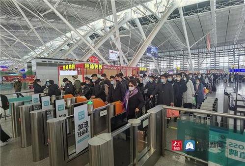 春运火车站视频,人潮涌动的温馨画卷